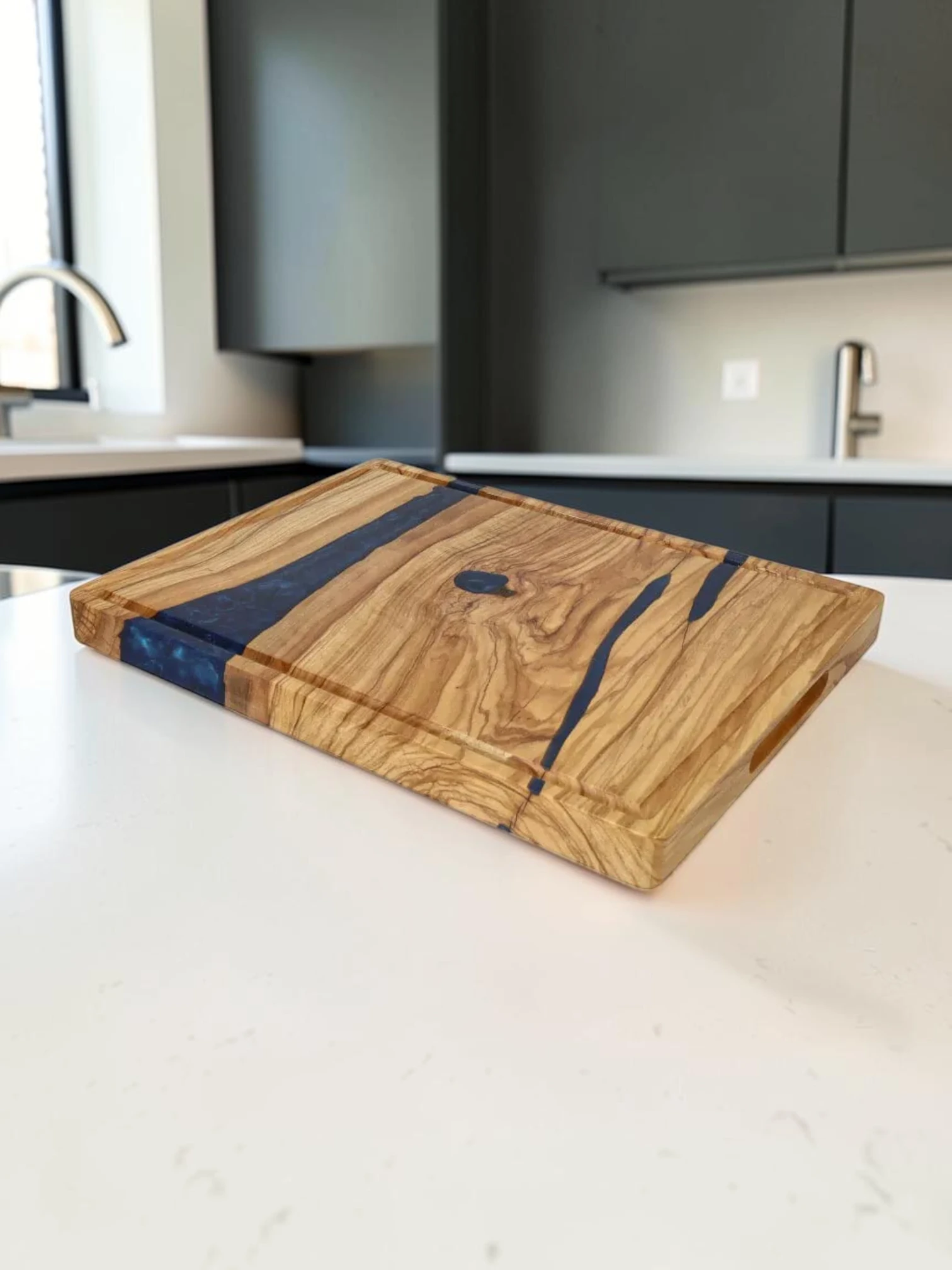 EasyCleanBoard Epoxy Sapphire Cutting Board Olive Wood 40 x 30 x 3 cm